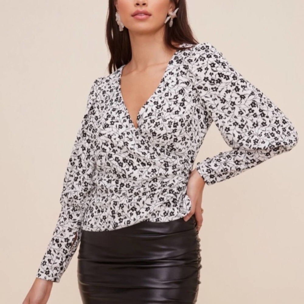 ASTR ditsy floral long sleeve surplice wrap top - Small